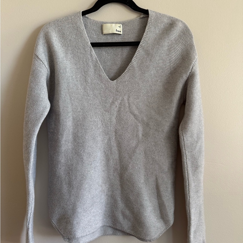 Wilfred Aritzia Light Gray V-Neck Sweater